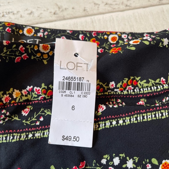 Loft floral shorts. These shorts have a ruffled hem. Size 6.  NWT - Picture 6 of 6